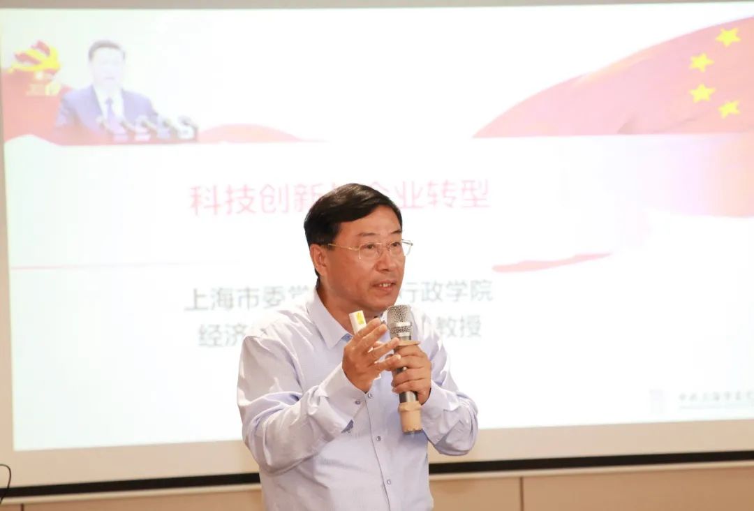 庆祝建党百年华诞 商会组织企业家走进ag旗舰厅开展参观座谈等活动(图5)