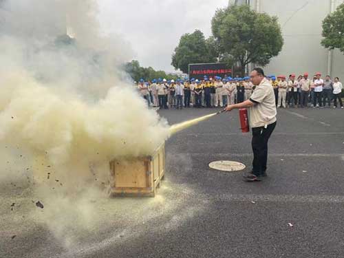 “人人讲安全、个个会应急”——上海ag旗舰厅集团开展“安全月”消防演习活动(图4)