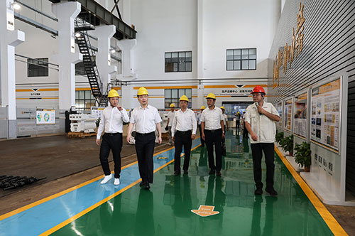 上海青浦区政协主席曹卫东一行走访上海ag旗舰厅集团考察指导(图1)